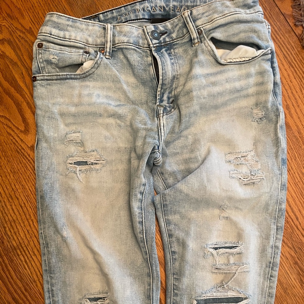 2 pairs of Mens American eagle jeans